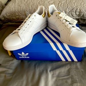 Adidas brand new sneakers gold trim